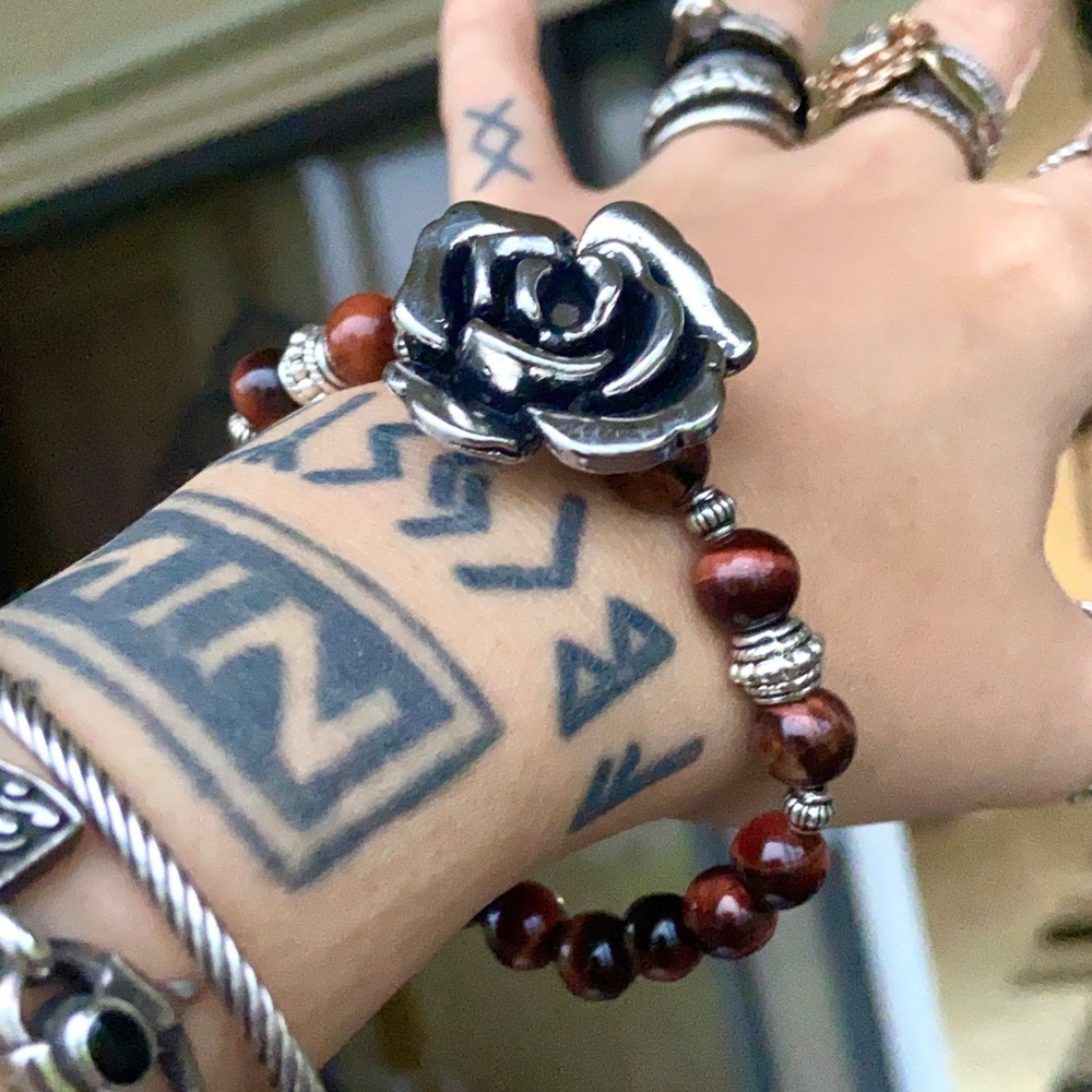 Red tiger eye gemstones beads  & silver rose flower charm boho bracelet - Picture 2 of 11